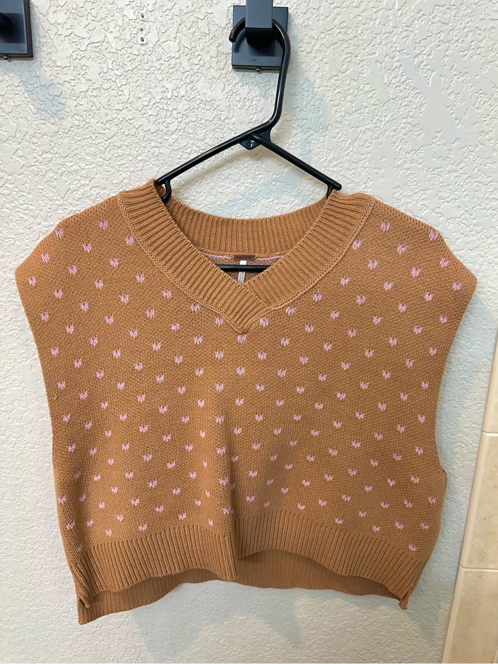 Free People Sleeveless V-Neck Knit Sweater Vest in Camel with Pink Hearts